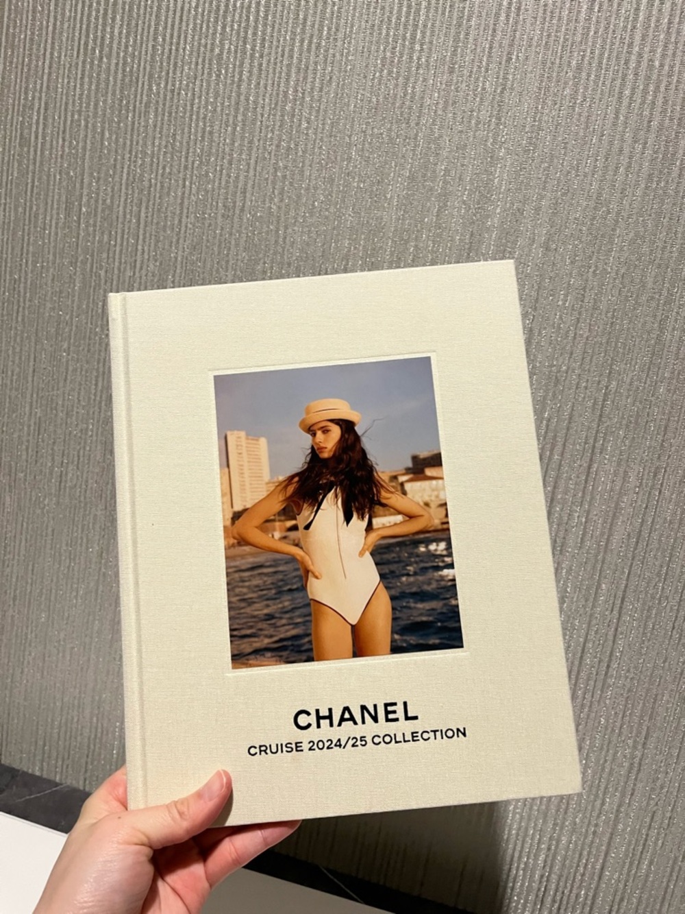 CHANEL coffee table hardcover books - Picture 5 of 9